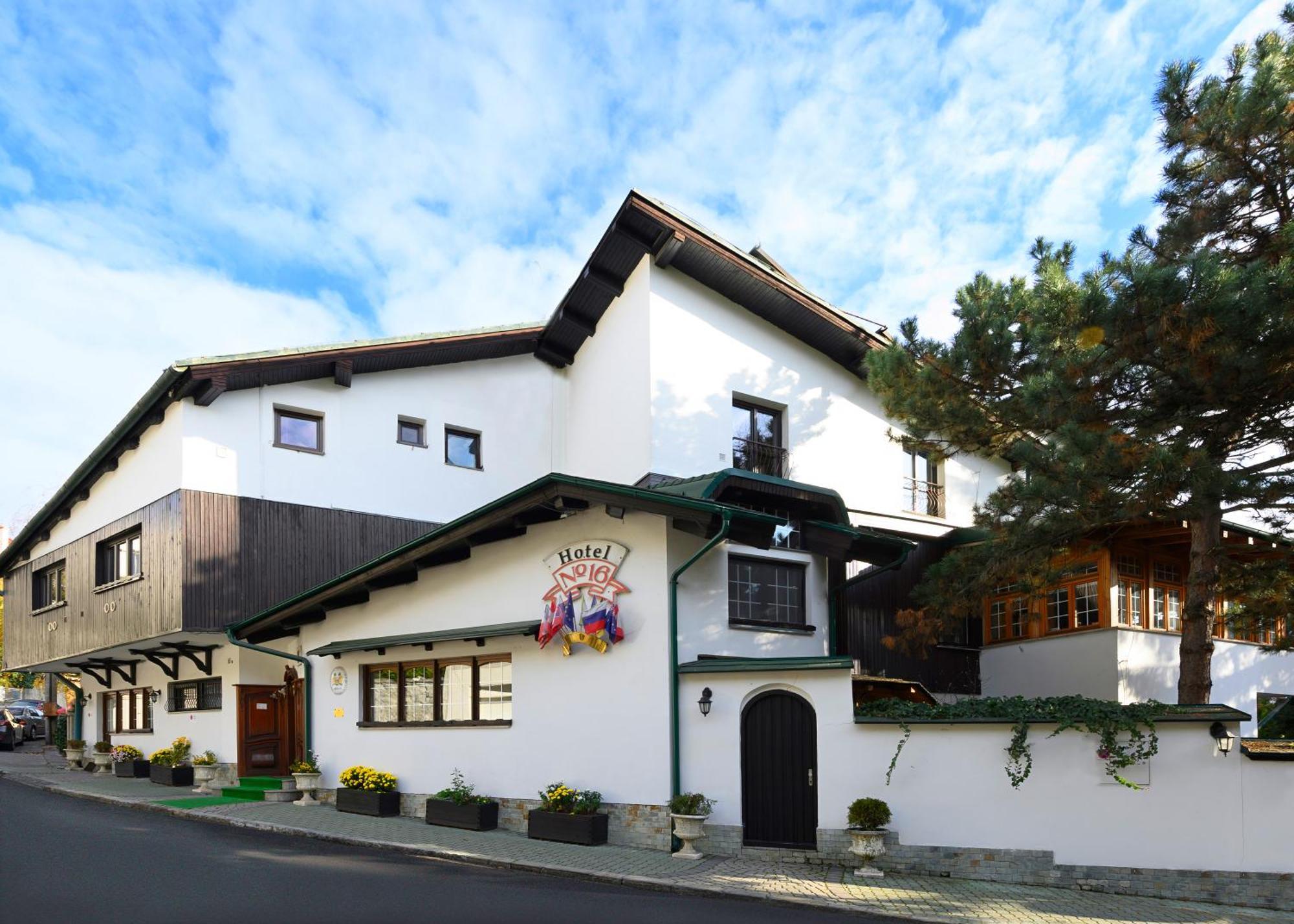 Hotel No.16 Bratislava Buitenkant foto