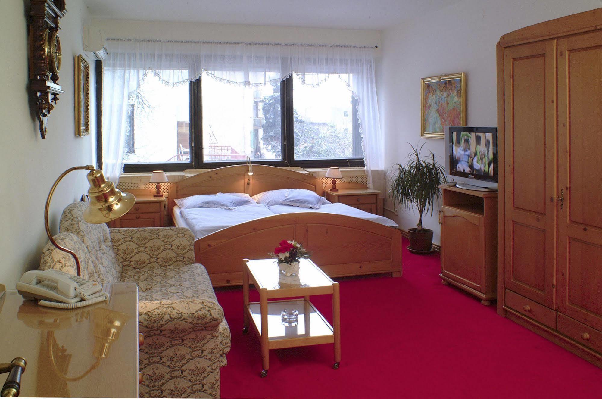 Hotel No.16 Bratislava Buitenkant foto